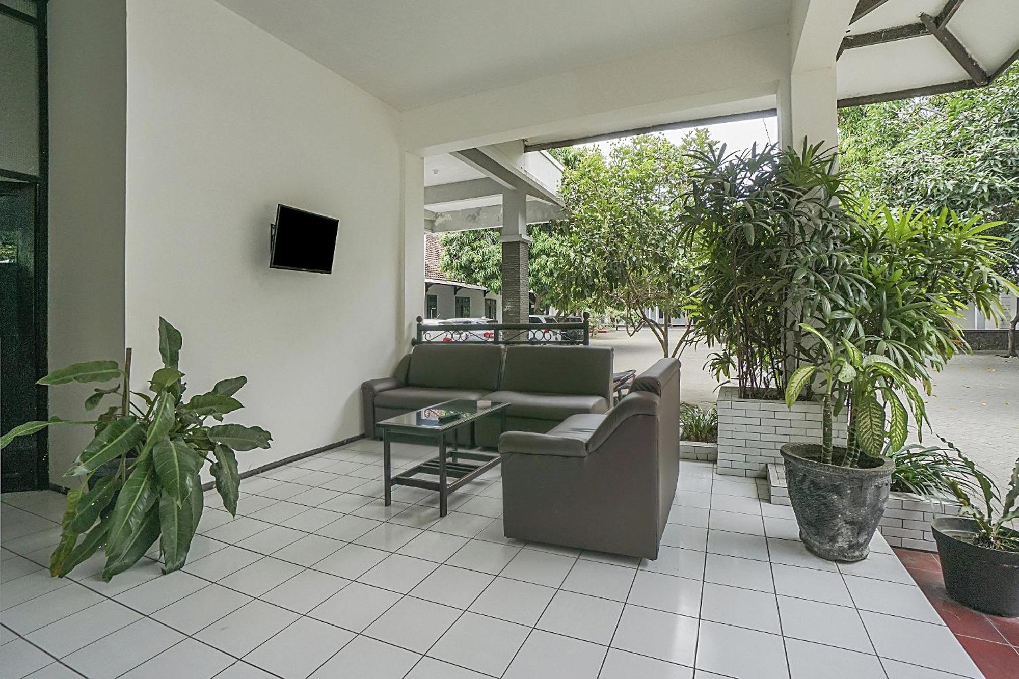 Oyo Life 90589 Palem Garden Hotel Tulungagung Exteriör bild
