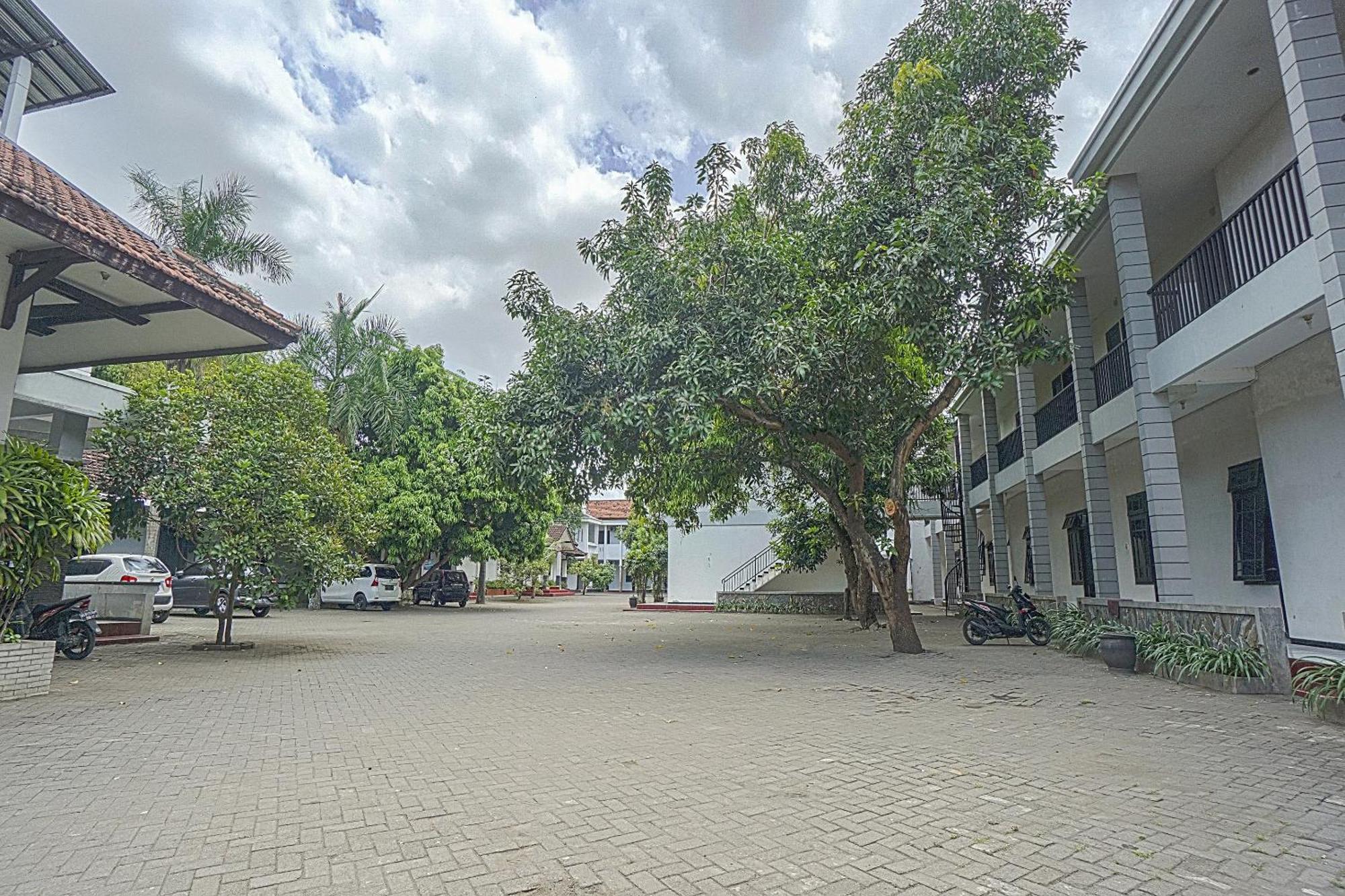 Oyo Life 90589 Palem Garden Hotel Tulungagung Exteriör bild