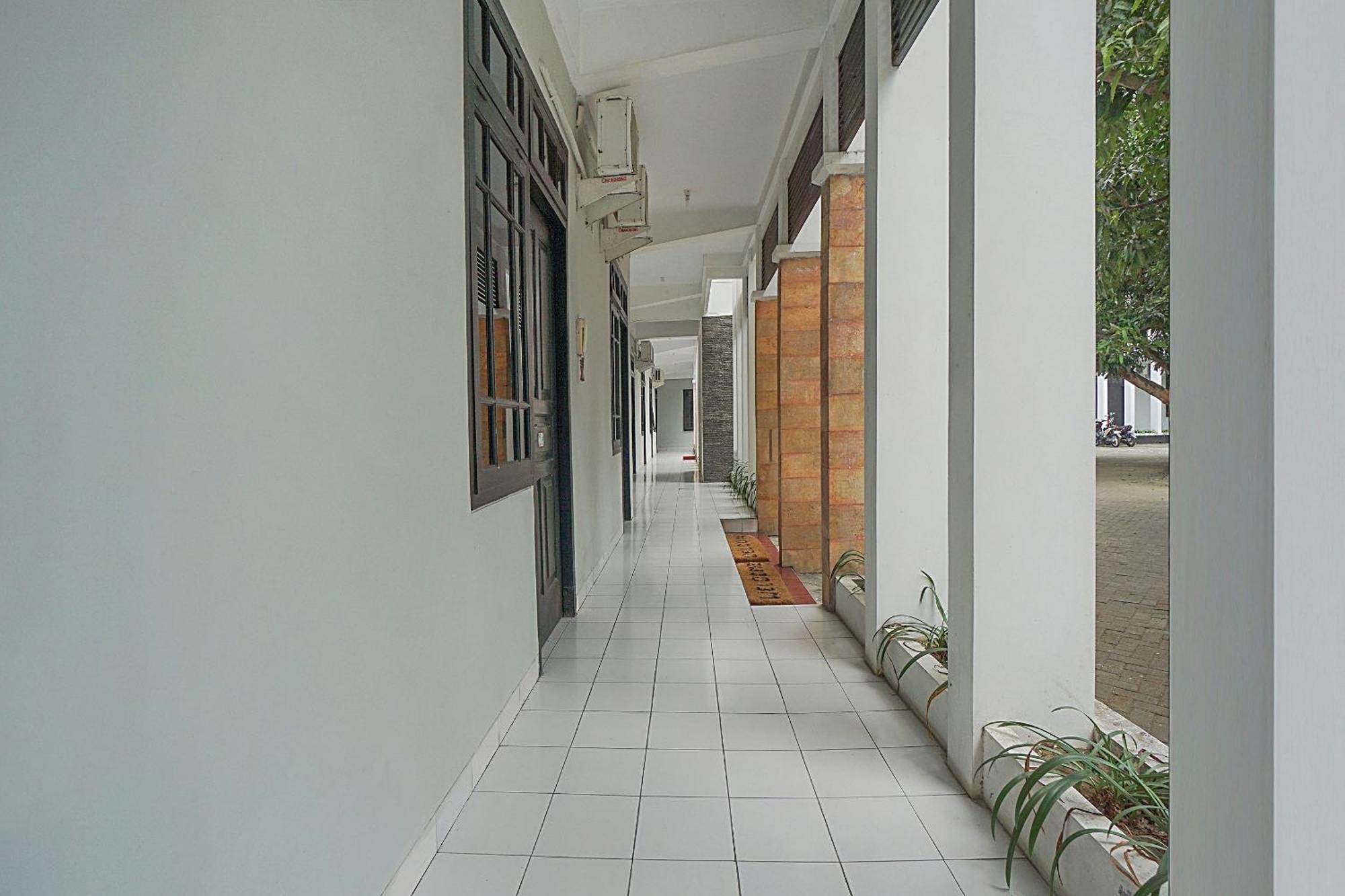 Oyo Life 90589 Palem Garden Hotel Tulungagung Exteriör bild