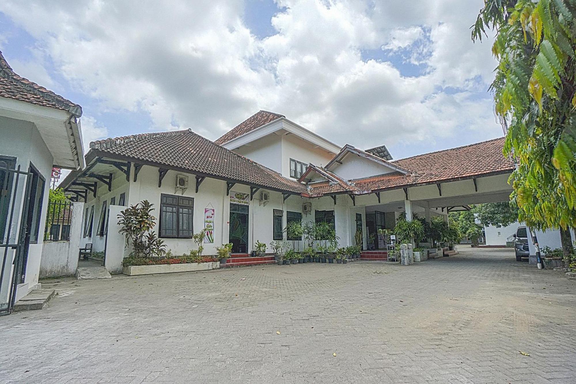 Oyo Life 90589 Palem Garden Hotel Tulungagung Exteriör bild